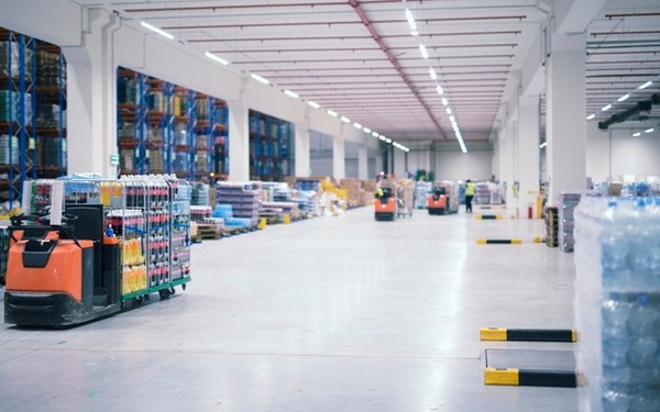 El Almacén Central. Los Centros de Distribución y la Preparación de Pedidos