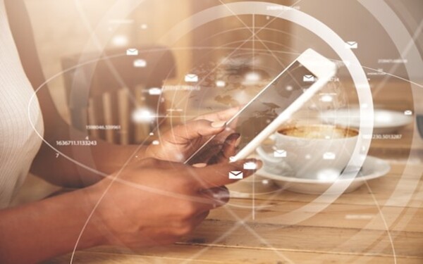 Habilitando Tecnológicamente la Transformación Dirigido a<br><br> Profesionales de equipos directivos de Pymes que quieran adquirir los conocimientos y habilidades necesarias para impulsar la gestión transformación digital de sus empresas y con ello mejorar la productividad y sus posibilidades de crecimiento e internacionalización.<br><br> Descripción<br><br> Con el contenido de este curso profesional el alumnado podrá identificar y adoptar, entre las tecnologías disponibles, aquéllas que más le pueden ayudar a conectar con sus clientes, automatizar los procesos, tomar mejores decisiones e innovar para construir valor.<br><br> COMPETENCIAS<br><br> 1.Identificar las tecnologías Machine Learning e inteligencia artificial, entendiendo sus bondades y requisitos.<br> 2.Identificar las tecnologías ERP y CRM, entendiendo sus bondades y requisitos.<br> 3.Identificar la tecnología Cloud, entendiendo sus bondades y requisitos.<br> 4.Adentrarse en el concepto de ciberseguridad, para poder prevenir y proteger a la empresa de amenazas digitales.<br> 5.Identificar las tecnologías de automatización y robotización, entendiendo sus bondades y requisitos.<br> 6.Valorar la implantación (a corto y medio plazo) en la compañía de las tecnologías seleccionadas para poder alcanzar los objetivos de transformación que se planteen.<br> 7.Elaborar el lienzo de transformación digital de la empresa.<br><br> CRITERIOS DE EVALUACIÓN (Objetivos)<br><br>1.Resolver problemas con Machine learning.<br> 2.Implantar un ERP en la empresa.<br> 3.Saber usar Cloud.<br> 4.Desarrollar un plan de prevención y protección ante amenazas digitales.<br> 5.Aplicar herramientas de automatización y robotización de tareas.<br> 6.Aplicar el blockchain con éxito.<br> 7.Desarrollar el lienzo de transformación digital de la empresa.