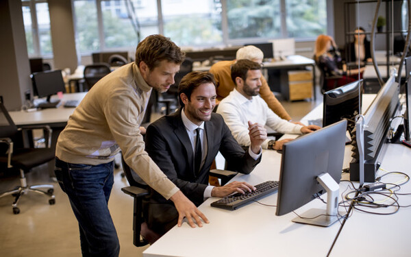 Las claves de la Delegaci贸n Dirigido a<br><br> Profesionales de cualquier sector que quieran conocer de forma completa el proceso de delegar, poniendo especial 茅nfasis en mandos intermedios y directivos de todos los departamentos de la organizaci贸n.<br><br> Descripci贸n<br><br> Con este contenido de curso profesional el alumno aprender谩 el concepto de delegaci贸n de forma amplia, abarcando aspectos como el proceso de delegaci贸n, la identificaci贸n de tareas, as铆 como el papel del colaborador para que la delegaci贸n tenga 茅xito.<br><br> COMPETENCIAS<br><br> 1.Conocer el concepto de delegaci贸n y aquellos 谩mbitos en los que puede ser aplicada para su posterior puesta en marcha.<br> 2.Conocer el proceso de delegaci贸n, as铆 como los principales errores en los que no se debe incurrir para evitarlos en la pr谩ctica.<br> 3.Aprender a identificar las tareas objeto de delegaci贸n y su nivel de importancia en nuestro trabajo diario.<br> 4.Aprender a acompa帽ar y capacitar a los colaboradores en el proceso de delegaci贸n para que 茅ste sea efectivo.<br><br> CRITERIOS DE EVALUACI脫N (Objetivos)<br><br> 1.Conocer la importancia que la delegaci贸n tiene en aquellos perfiles profesionales que gestionan equipos.<br> 2.Aprender a identificar los 谩mbitos de aplicaci贸n y las situaciones donde la delegaci贸n es procedente.<br> 3.Conocer y aplicar adecuadamente el proceso de delegaci贸n con los colaboradores.<br> 4.Identificar y buscar alternativas viables a los principales errores de la delegaci贸n.<br> 5.Aprender a discernir aquellas tareas que son objeto de delegaci贸n de aquellas otras que no pueden serlo.<br> 6.Conocer y aplicar los criterios de urgencia e importancia para llevar a cabo una correcta delegaci贸n de tareas.<br> 7.Conocer la importancia de acompa帽ar y capacitar a los colaboradores para que desarrollen las acciones delegadas de manera adecuada.<br> 8.Identificar las habilidades a trabajar para que la delegaci贸n se lleve a cabo sin ning煤n problema o error.