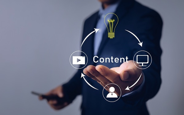 Dirigido a<br><br>   Profesionales de cualquier sector que quieran mejorar sus habilidades y capacitación digital.<br><br>  Descripción<br><br>  Con este contenido de formación basado en el Marco Europeo de Competencias Digitales, el alumnado aprenderá a crear contenidos digitales en diferentes formatos.<br><br>  COMPETENCIAS<br><br> 1.Aprender a crear contenidos digitales para poder expresarte a través de los medios digitales.<br> 2.Aprender a usar herramientas ofimáticas para la creación de contenidos.<br> 3.Conocer otras herramientas de audio, video, imagen, etc.<br> para la creación de contenidos digitales.<br>  4.Crear documentación desde un punto de visto avanzado para optimizar tiempo y esfuerzo.<br> 5.Conocer diferentes herramientas para la curación y selección de contenidos.<br> 6.Conocer el sistema de control de cambios para una mejor comunicación en los contenidos compartidos.<br> 7.Conocer herramientas de compatibilidad de formatos para una correcta integración de contenidos.<br> 8.Conocer las distintas estrategias que podemos crear para seleccionar y clasificar el amplio contenido que podemos encontrar.<br> 9.Comprender como aplicar los derechos de autor y las licencias para la creación de contenidos digitales.<br> 10.Conocer los fundamentos de las aplicaciones y servicios digitales para saber cómo se estructuran.<br> 11.Conocer las funciones que desarrollan los sistemas operativos y las ventajas que aporta la automatización de tareas para implementarlas en los distintos sistemas operativos que existen actualmente en el mercado.<br> 12.Saber qué es un lenguaje de programación para sus posibles aplicaciones en base al desempeño del puesto de trabajo.<br> 13.Conocer lenguajes de programación de bajo nivel o visuales.<br><br>  CRITERIOS DE EVALUACIÓN (Objetivos)<br><br>1.Empoderar al alumnado como creadores autónomos de contenido digitales de todo tipo.<br>  2.Aplicar criterios de automatización y vinculación inteligente entre distintos tipos de documentos.<br> Saber organizar y sistematizar la creación de plantillas tipo para tareas recurrentes.<br> 3.Saber utilizar herramientas para grabar, audios, videos, crear mapas mentales, etc.<br> 4.Crear flujos de trabajo para conectar las comunicaciones digitales con la gestión documental  5.Comprender el concepto de curación de contenidos en la dimensión de la reelaboración de recursos.<br> 6.Interiorizar y saber usar procedimientos de control de cambios.<br> 7.Integrar contenidos.<br> 8.Determinar estrategias para la selección de información en la reelaboración de contenidos.<br> 9.Comprender el concepto de licencia de uso y sus distintos tipos. Asumir la necesidad de respetar y/o usar las licencias en creación de contenidos digitales. Descubrir y usar bloqueadores/protectores de contenidos para DMR.<br>  10.Comprender e interiorizar el concepto de la programación.<br> 11.Aplicar el paradigma de tarea automatizada.<br>  12.Manejar lenguaje de programación.<br> 13.Descubrir y aplicar las automatizaciones y programación de bajo nivel.