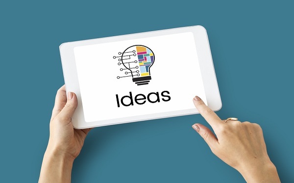 Innovaci贸n y Uso Creativo de la Tecnolog铆a Dirigido a<br><br> Profesionales de cualquier sector que quieran mejorar sus habilidades y capacitaci贸n digital.<br><br> Descripci贸n<br><br> Con este contenido de formaci贸n basado en el Marco Europeo de Competencias Digitales, el alumnado aprender谩 a utilizar herramientas y tecnolog铆as digitales para crear conocimiento e innovar en procesos y productos.<br><br> COMPETENCIAS<br><br> 1.Descubrir y aplicar el pensamiento lateral para descubrir formas alternativas de explotar el potencial de la tecnolog铆a.<br> 2.Usar el Design Thinking como metodolog铆a para estimular la imaginaci贸n y el pensamiento estrat茅gico en el dise帽o de soluciones tecnol贸gicas.<br><br> CRITERIOS DE EVALUACI脫N (Objetivos)<br><br> 1.Gestionar desde el dispositivo m贸vil soluciones para el hogar y oficina inteligente.<br> 2.Conocer, razonar y operar la implantaci贸n de avances tic en el entorno de trabajo.