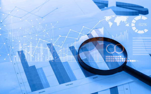 Principales Aspectos Num茅ricos de un eCommerce Dirigido a<br><br> Profesionales de cualquier sector que est茅n interesado en ampliar su mercado de ventas a nivel online, poniendo especial 茅nfasis en Directores, Mandos Intermedios, Personal de Marketing eCommerce, de Log铆stica eCommerce, as铆 como Financiero/Analistas eCommerce.<br><br> Descripci贸n<br><br> Con este contenido de curso profesional el alumno aprender谩 lo elementos importantes en un eCommerce, abarcando aspectos como los econ贸micos, las plataformas de pago y los distintos canales de Marketing, as铆 como los aspectos log铆sticos y las principales m茅tricas y KPIs para la anal铆tica en un eCommerce.<br><br> COMPETENCIAS<br><br> 1.Conocer los principales aspectos econ贸micos de un eCommerce para poder valorar la creaci贸n de uno.<br> 2.Conocer los principales gestores de contenido (CMS) y plataformas de pago existentes para eCommerce para poder elegir las m谩s adecuadas en cada proyecto.<br> 3.Conocer los distintos canales de marketing que puede utilizar un eCommerce para poder elegir los m谩s adecuados en cada proyecto.<br> 4.Conocer los principales aspectos log铆sticos de un eCommerce para poder valorarlos si se quiere montar uno.<br> 5.Conocer las principales m茅tricas y KPIs de un eCommerce para conocer su estado y evoluci贸n y acciones a acometer.<br><br> CRITERIOS DE EVALUACI脫N (Objetivos)<br><br>1.Saber estimar todos los aspectos econ贸micos de un eCommerce previos y posteriores al lanzamiento.<br> 2.Saber indicar las principales plataformas de pago y CMS m谩s apropiadas para un eCommerce.<br> 3.Saber utilizar los distintos canales de Marketing en un eCommerce.<br> 4.Saber c贸mo afrontar los distintos aspectos log铆sticos de un eCommerce.<br> 5.Saber medir los KPIs principales de un eCommerce.