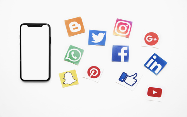 Community Manager.Planificación Estratégica de Redes Dirigido a<br><br> Profesionales de la comunicación y el marketing o que quieran mejorar su estrategia de comunicación corporativa, con un especial énfasis en la planificación estratégica de redes.<br><br> Descripción<br><br> Con este contenido de curso profesional el alumno aprenderá el ámbito de actuación para ejercer la labor de Community Manager, abarcando el impacto de las publicaciones realizadas y sus efectos en la imagen corporativa.<br><br> COMPETENCIAS<br><br>1.Entender adecuadamente las labores a desempeñar como community manager para favorecer la comunicación empresarial.<br> 2.Planificar estrategias efectivas para mejorar el impacto de las acciones como community manager, de cara a aumentar el impacto y buscar la viralidad.<br> 3.Comprender la importancia de la reputación online para salvaguardar la imagen corporativa.<br> 4.Obtener la capacidad para crear un plan de social media adecuado para nuestra estrategia de comunicación para completar el plan de marketing empresarial.<br><br> CRITERIOS DE EVALUACIÓN (Objetivos)<br><br> 1.Comprender el trabajo y las habilidades a desarrollar en la labor como community manager.<br> 2.Aprender a realizar una planificación estratégica de las acciones del ámbito digital adaptadas a la empresa.<br> 3.Comprender la importancia de la comunicación online y aprender a gestionar situaciones de crisis.<br> 4.Aprender a realizar un plan de social media distinguiendo las redes sociales que mejor pueden cubrir las necesidades empresariales y el tipo de contenido adecuado para completar el plan de marketing.