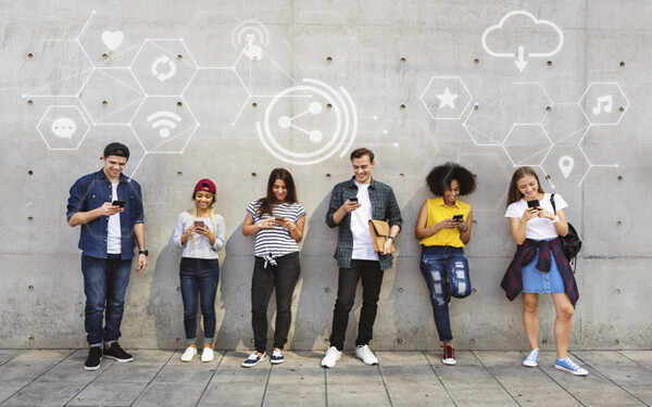 Display Paid Media Facebook e Instagram en Planificación Digital de Medios Dirigido a<br><br> Profesionales de cualquier sector quieran aprender o profundizar en el conocimiento de la planificación digital, poniendo especial énfasis en técnicos de marketing, media planner y marketing manager.<br><br> Descripción<br><br> Con este contenido de curso profesional el alumno aprenderá a crear campañas de Display, a través de Facebook e Instragram.<br><br> COMPETENCIAS<br><br>1.Conocer los fundamentos de las campañas de Display a través de Facebook y su contribución a la estrategia de marketing.<br> 2.Crear campañas de Display en Instagram para alcanzar los objetivos fijados en la estrategia de marketing.<br><br> CRITERIOS DE EVALUACIÓN (Objetivos)<br><br> 1.Ser capaz de identificar los aspectos esenciales de las campañas publicitarias a través de Facebook para integrarlas adecuadamente en la estrategia multicanal.<br> 2.Ser capaz de diseñar, programar y optimizar adecuadamente una campaña publicitaria a través de Instagram.