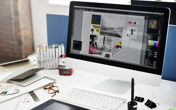 Dise帽o y Optimizaci贸n de Elementos en una Presentaci贸n Dirigido a<br><br> Profesionales de cualquier sector que quieran conocer el manejo de la aplicaci贸n PowerPoint para realizar presentaciones basadas en software ofim谩tico.<br><br> Descripci贸n<br><br> Con este contenido de curso profesional el alumno aprender谩 a dise帽ar y optimizar los elementos en una presentaci贸n, abarcando aspectos como la capacidad de organizaci贸n y dise帽o, las presentaciones din谩micas, las herramientas completar铆as al dise帽o, as铆 como las t茅cnicas de exportaci贸n y guardado.<br><br> COMPETENCIAS<br><br> 1.Saber optimizar los rasgos de ordenaci贸n y dise帽o de nuestras presentaciones para un resultado equilibrado final de las mismas.<br> 2.Saber realizar presentaciones din谩micas: las claves de uso de transiciones y animaciones para crear comunicaciones atractivas para los receptores.<br> 3.Saber dominar las herramientas complementarias esenciales al dise帽o, para optimizar nuestra capacidad compositiva con PowerPoint compositivo.<br> 4.Saber emplear las diferentes t茅cnicas de exportaci贸n y guardado de nuestros dise帽os para asegurarnos el mejor resultado final.<br><br> CRITERIOS DE EVALUACI脫N (Objetivos)<br><br>1.Evaluar la capacidad de organizaci贸n y dise帽o de una presentaci贸n PowerPoint.<br> 2.Enumerar las t茅cnicas necesarias para aumentar el dinamismo entre los diferentes elementos y mejora el engadment de nuestra creaci贸n.<br> 3.Medir el grado de conocimiento de las aplicaciones que ayudan a vehicular positivamente el proceso compositivo.<br> 4.Establecer los m茅todos de guardado y exportaci贸n de una presentaci贸n.