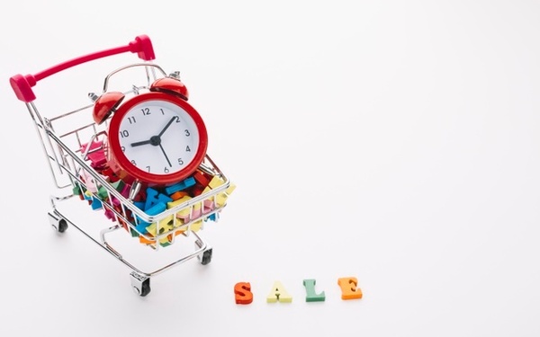Gestión de Compras Dirigido a<br><br> Profesionales de empresas de actividad logística que quieran ampliar sus conocimientos en relación el departamento de compras y proveedores poniendo especial énfasis en operarios, mandos intermedios, directores.<br><br> Descripción<br><br> Con este contenido de curso profesional el alumnado conocerá la forma más eficaz de establecer relación con los proveedores, mediante el marketing, el análisis del entono actual y la gestión de compras.<br><br> COMPETENCIAS<br><br> 1.Introducción al concepto de marketing, cómo y para qué se utiliza y la correcta relación con los proveedores para una buena gestión y eficacia.<br> 2.Conocer todo lo que engloba un departamento de gestión de compras, desde la venta del producto, hasta los costes de inventarios en almacén para conocer el mercado y su comportamiento.<br> 3.Conocer la adaptación de las empresas a los cambios que se van presentando y que se requieren para ser más competitivas.<br><br> CRITERIOS DE EVALUACIÓN (Objetivos)<br><br> 1.Saber el origen y uso del marketing y la importancia de una buena relación y comunicación con proveedores.<br> 2.Cómo es una relación tradicional proveedor cliente y cuál puede llegar a ser su complejidad.<br> 3.Diferenciar entre inventarios para venta de producto, modelos de reposición de existencias y saber cómo se trabaja con productos finales.<br> 4.Cómo calcular cada uno de los costes de inventario y de donde surgen.<br> 5.Tipos de relaciones con proveedores, cambios en las mismas y costes derivados de estos cambios.
