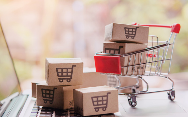 Gestión de Proveedores en Logística Dirigido a<br><br> Profesionales de empresas de actividad logística que quieran ampliar sus conocimientos en relación el departamento de compras y proveedores poniendo especial énfasis en operarios, mandos intermedios, directores.<br><br> Descripción<br><br> Con este contenido de curso profesional el alumnado conocerá la forma más eficaz de establecer relación con los proveedores, mediante el marketing y el análisis del entono actual, así como la gestión y comunicación en la relación con los proveedores durante el proceso de compra.<br><br> COMPETENCIAS<br><br> 1.Introducción al concepto de marketing, cómo y para qué se utiliza y la correcta relación con los proveedores para una buena gestión y eficacia.<br> 2.Conocer todo lo que engloba un departamento de gestión de compras, desde la venta del producto, hasta los costes de inventarios en almacén para conocer el mercado y su comportamiento.<br> 3.Conocer con claridad los objetivos que persigue el departamento de compras para gestionarlo de manera eficiente.<br> 4.Aprender una eficiente gestión de proveedores, aplicando técnicas y sistemas para mejorar la comunicación y establecer relaciones duraderas.<br><br> CRITERIOS DE EVALUACIÓN (Objetivos)<br><br> 1.Saber el origen y uso del marketing y la importancia de una buena relación y comunicación con proveedores.<br> 2.Cómo es una relación tradicional proveedor cliente y cuál puede llegar a ser su complejidad.<br> 3.Diferenciar entre inventarios para venta de producto, modelos de reposición de existencias y saber cómo se trabaja con productos finales.<br> 4.Cómo calcular cada uno de los costes de inventario y de donde surgen.<br> 5.Organizar administrativamente el departamento de compras, gestionando los costes que ello conlleva.<br> 6.Aplicar herramientas SRM, aprender sistemas de comunicación y claves para la integración de proveedores.