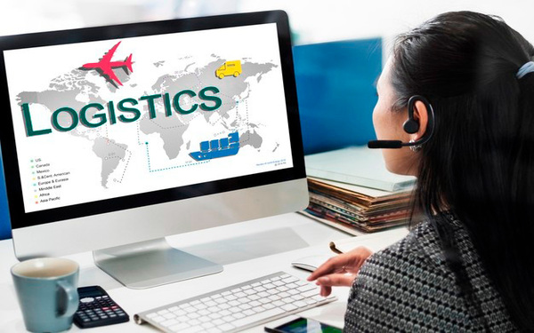 Concepción Logística Dirigido a<br><br> Profesionales de empresas de actividad logística que quieran ampliar sus conocimientos en relación a la gestión de almacenes, poniendo especial énfasis en operarios, mandos intermedios, directores.<br><br> Descripción<br><br> Con este contenido de curso profesional el alumnado aprenderá los conceptos básicos sobre la logística de almacenamiento, las unidades de carga, palets y contenedores, las áreas y funciones de un almacén, así como la clasificación de almacenes.<br><br> COMPETENCIAS<br><br> 1.Conocer que es la logística, el origen y su evolución, cuáles son sus claves, tipos de operadores logísticos y plataformas para un buen funcionamiento de un servicio o transporte 2.Conocer los diferentes medios de los que disponemos para el manejo de cargas, así como el tamaño, dimensiones, tipos de palets y contenedores para saber seleccionar cuál necesitamos según nuestra carga dentro del almacén.<br> 3.Conocer las diferentes áreas de un almacén y las funciones que se realizan en cada una de ellas para una correcta gestión del almacén.<br> 4.Conocer la clasificación de los almacenes teniendo en cuenta diferentes aspectos para asegurarnos almacenes más organizados y eficientes.<br><br> CRITERIOS DE EVALUACIÓN (Objetivos)<br><br> 1.Conocer el Just in time, la importancia que tiene en la logística y concepto de operador logístico.<br> 2.Aprender los distintos medios para transportar dentro de un almacén y cómo funcionan.<br> 3.Conocer los tamaños y dimensiones de palets y conocer para qué tipo de carga lo utilizamos.<br> 4.Conocer la clase de contenedores y la importancia a la hora de hacer transportes eficientes.<br> 5.Conocer las zonas de carga y descarga para los diferentes tipos de transporte.<br> 6.Conocer todas y cada una de las partes de un almacén y su correcto funcionamiento.<br> 7.Conocer la clase de almacenes en función de protección de mercancía, naturaleza, organización en la empresa y mecanización.