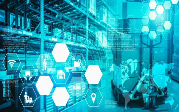 Cross Docking Dirigido a<br><br> Profesionales de empresas de actividad logística que quieran ampliar sus conocimientos en relación a la gestión de almacenes, poniendo especial énfasis en operarios, mandos intermedios, directores.<br><br> Descripción<br><br> Con este contenido de curso profesional el alumnado aprenderá los conceptos básicos de la logística de almacenamiento, las unidades de carga, palets y contenedores, clasificación de almacenes, el almacén central y de distribución; pedidos y estanterías cantiléver, así como la importancia del Cross – docking.<br><br> COMPETENCIAS<br><br> 1.Conocer que es la logística, el origen y su evolución, cuáles son sus claves, tipos de operadores logísticos y plataformas para un buen funcionamiento de un servicio o transporte 2.Conocer los diferentes medios de los que disponemos para el manejo de cargas, así como el tamaño, dimensiones, tipos de palets y contenedores para saber seleccionar cuál necesitamos según nuestra carga dentro del almacén.<br> 3.Conocer la clasificación de los almacenes teniendo en cuenta diferentes aspectos para asegurarnos almacenes más organizados y eficientes.<br> 4.Conocer el almacén central, los centros de distribución y la preparación de pedidos, para tener un mejor control de mercancías y aprovechamiento de los espacios, así como para evitar pérdidas de tiempo de los operarios.<br> 5.Conocer qué es el Cross docking, sus beneficios y la importancia que tiene esta técnica en un almacén para optimizar el tiempo de almacenaje.<br><br> CRITERIOS DE EVALUACIÓN (Objetivos)<br><br> 1.Conocer el Just in time, la importancia que tiene en la logística y concepto de operador logístico.<br> 2.Aprender los distintos medios para transportar dentro de un almacén y cómo funcionan.<br> 3.Conocer los tamaños y dimensiones de palets y conocer para qué tipo de carga lo utilizamos.<br> 4.Conocer la clase de contenedores y la importancia a la hora de hacer transportes eficientes.<br> 5.Conocer la clase de almacenes en función de protección de mercancía, naturaleza, organización en la empresa y mecanización.<br> 6.Cómo saber ubicar un almacén central y de distribución y gestionarlos de la manera más eficiente posible.<br> 7.Cómo optimizar espacio y recursos con pedidos dinámica y estanterías en cantiléver.<br> 8.Saber qué es el cross docking y qué sistema de cross docking elegir en función de las operaciones que se realicen.