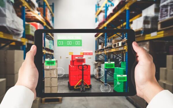 Programación y Control de Operaciones Dirigido a<br><br> Profesionales de empresas de actividad logística que quieran ampliar sus conocimientos en relación a la organización de la producción industrial, poniendo especial énfasis en operarios, mandos intermedios, directores.<br><br> Descripción<br><br> Con este contenido de curso profesional el alumnado aprenderá todo lo relacionado con la organización de la producción industrial, se abarcarán aspectos relacionados con la organización y planificación fabril, el control de flujo de materiales, así como los sistemas MPR.<br><br> COMPETENCIAS<br><br> 1.Conocer y familiarizarnos con el concepto de producción y saber cuáles la naturaleza de los procesos productivos para saber organizar la producción y los tiempos de respuesta en fábrica.<br> 2.Analizar cuáles son las características de la producción, y los distintos modelos de organización para saber elegir entre ellos.<br> 3.Estudiar el plan maestro de producción, las estrategias de producción y sus costes para diferenciarlas y elegir la correcta.<br> 4.Conocer en qué consiste el sistema de flujo de materiales para ver el funcionamiento y ventajas del sistema MRP I y llevar a cabo su control.<br> 5.Conocer cuáles son los objetivos y la problemática de la programación industrial para aprender que factores influyen en la realización de estos.<br> 6.Conocer qué es el sistema MRP II, sus ventajas e inconvenientes para conocer sus pasos e implantarlo en la producción.<br><br> CRITERIOS DE EVALUACIÓN (Objetivos)<br><br> 1.Conocer el proceso productivo.<br> 2.Distinguir los distintos modelos de organización.<br> 3.Distinguir entre los métodos de las estrategias de producción.<br> 4.Identificar las ventajas del sistema MRP I.<br> 5.Cómo llevar a cabo la programación industrial.<br> 6.Distinguir entre sistema MRP I Y MRP II.